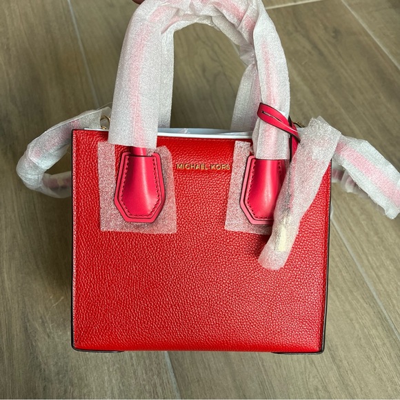 Michael Kors Mercer Medium Messenger Bag - Picture 2 of 8